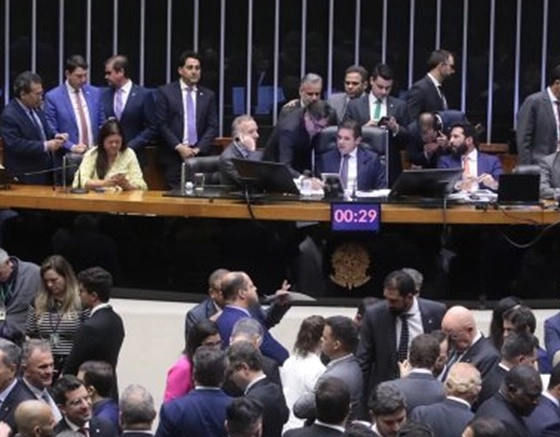 Veja quais deputados baianos votaram a favor de aumentar número de parlamentares