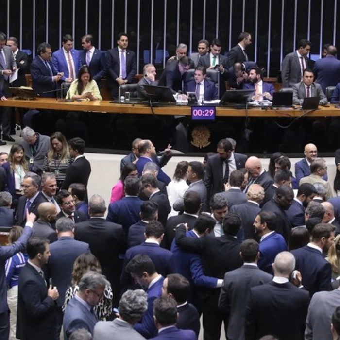 Veja quais deputados baianos votaram a favor de aumentar número de parlamentares