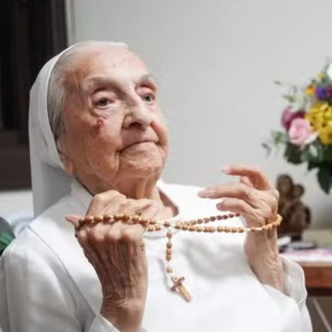 Com 116 anos, freira gaúcha é reconhecida como a pessoa mais velha do mundo