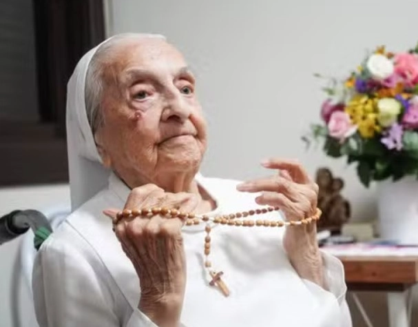 Morre, aos 116 anos, a freira brasileira considerada a pessoa mais velha do mundo