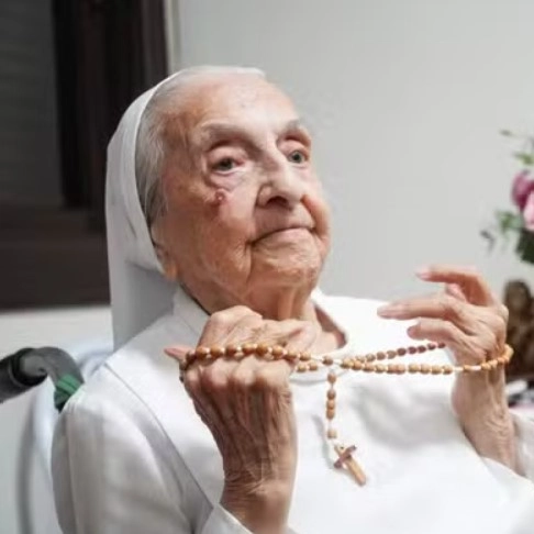 Morre, aos 116 anos, a freira brasileira considerada a pessoa mais velha do mundo