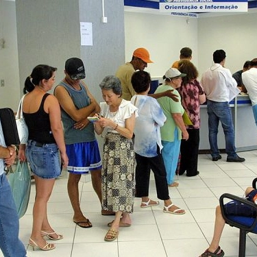 INSS começa a pagar primeira parcela do 13º para aposentados e pensionistas