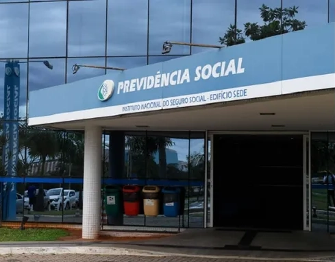 Justiça dá prazo de 48h ao Governo Lula e INSS para esclarecimentos sobre descontos irregulares em aposentadorias