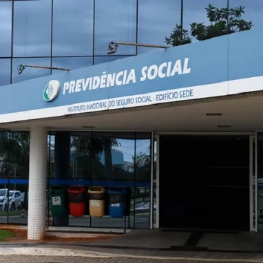 Justiça dá prazo de 48h ao Governo Lula e INSS para esclarecimentos sobre descontos irregulares em aposentadorias