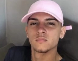 Câmera de segurança flagra irmão de blogueira sendo perseguido e assassinado