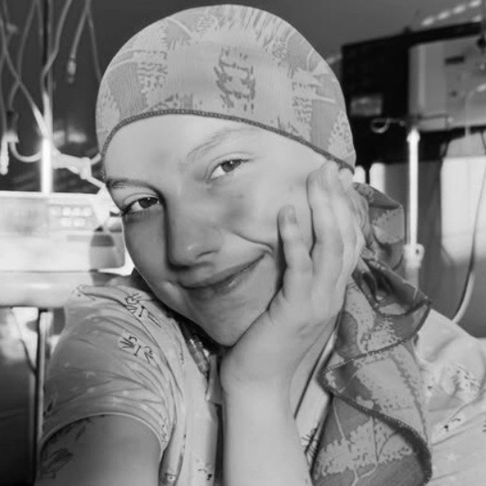 Morre Isabel Veloso, influenciadora que viralizou ao mostrar rotina contra o câncer