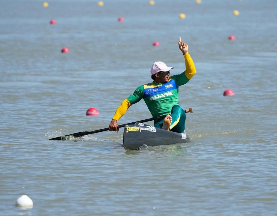 Baiano Isaquias Queiroz conquista ouro em prova internacional de canoagem