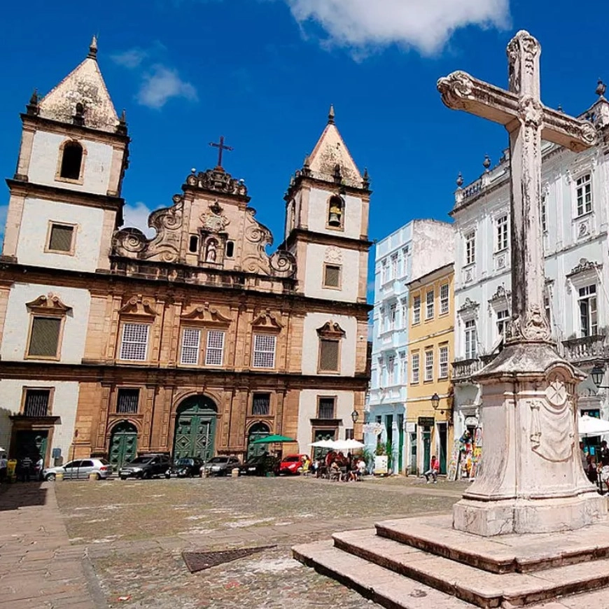 Telhado da Igreja de São Francisco de Assis desaba em Salvador.Uma pessoa morreu