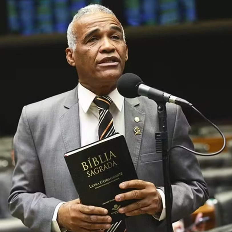 Assista: “I am crazy,made in Bahia”. O deputado Sargento Isidório manda mensagem para Trump.