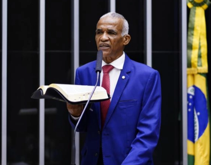 Ex-gay, Isidório insiste em Projeto de Lei nacional para criar 'Dia do Orgulho Heterossexual'