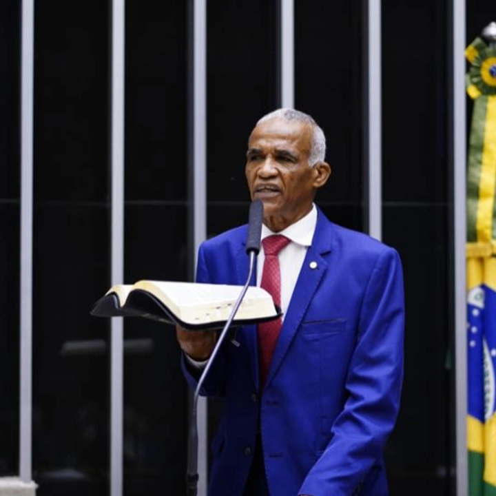 Ex-gay, Isidório insiste em Projeto de Lei nacional para criar 'Dia do Orgulho Heterossexual'