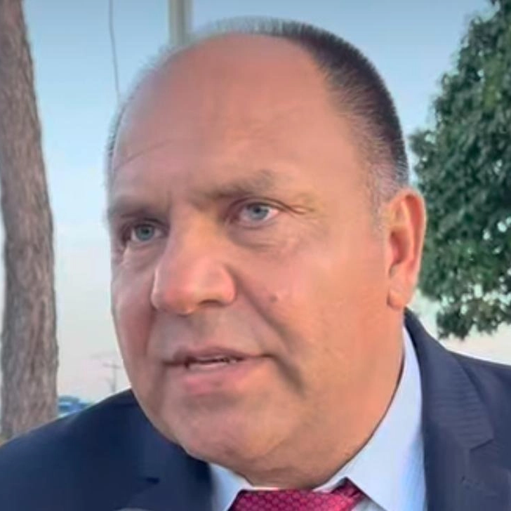 Assista: ex-prefeito convoca "Guerra de Espadas" em cidade baiana