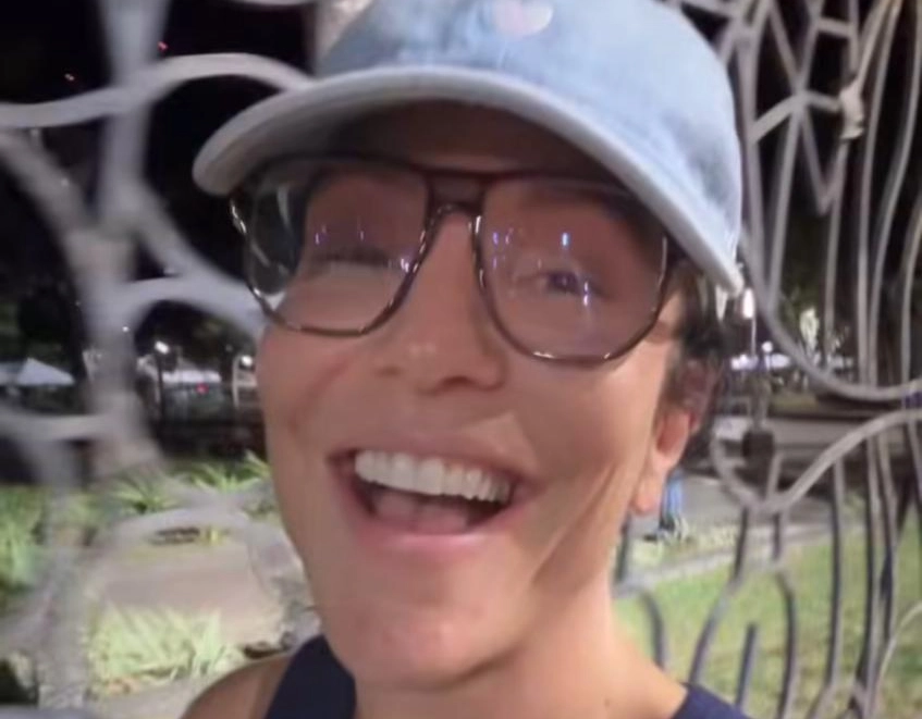 Assista: Ivete Sangalo registra caminhada noturna em Salvador e compartilha na rede social