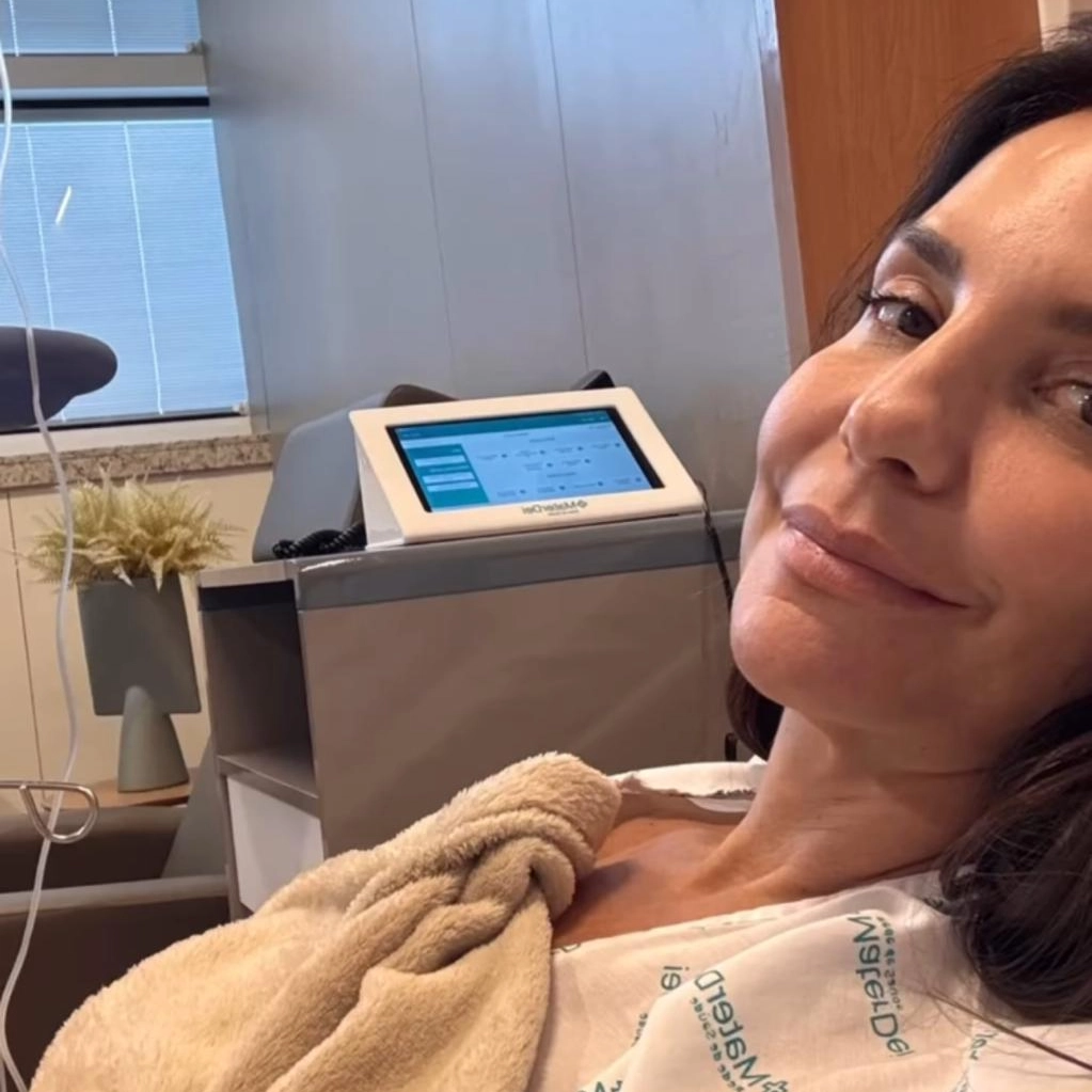 Ivete Sangalo aparece em hospital e incentiva cuidado com a saúde
