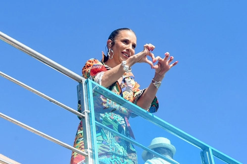 Assista: Ivete Sangalo celebra aniversário com amigos e família em Salvador