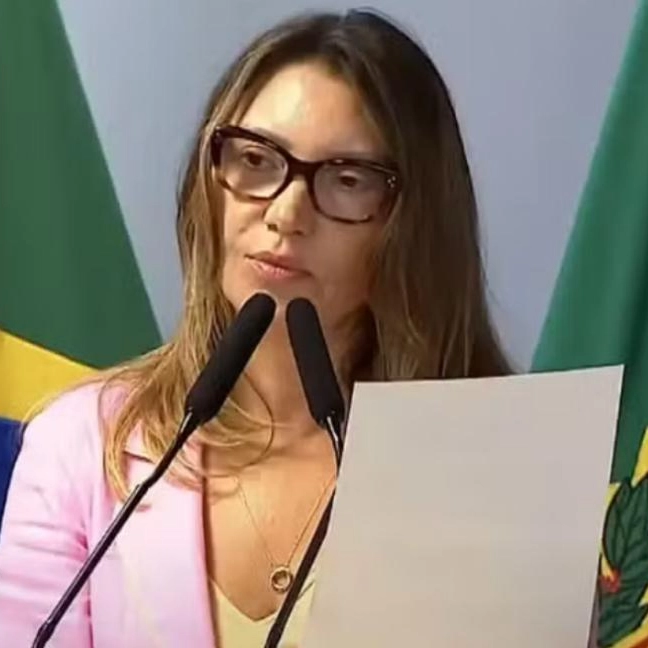 Janja abre cerimônia em memória ao 8/1: 'Nossa resposta é união, solidariedade e amor', diz primeira dama