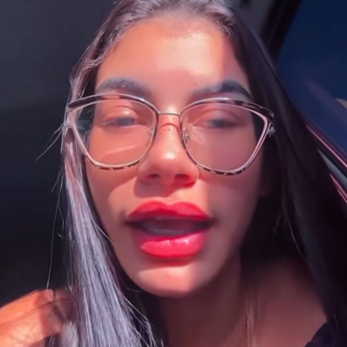 Influenciadora digital tem vídeos íntimos compartilhados nas redes sociais