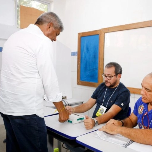 Em Salvador, Jerônimo Rodrigues registra o voto no primeiro turno das eleições municipais