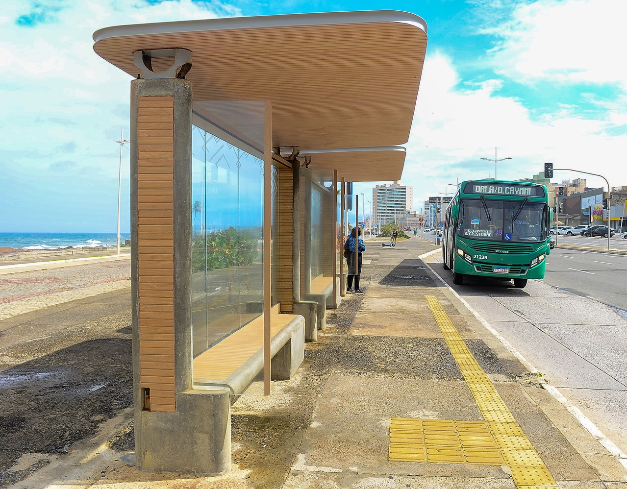 Mutirão: Semob realiza intervenções em abrigos de ônibus