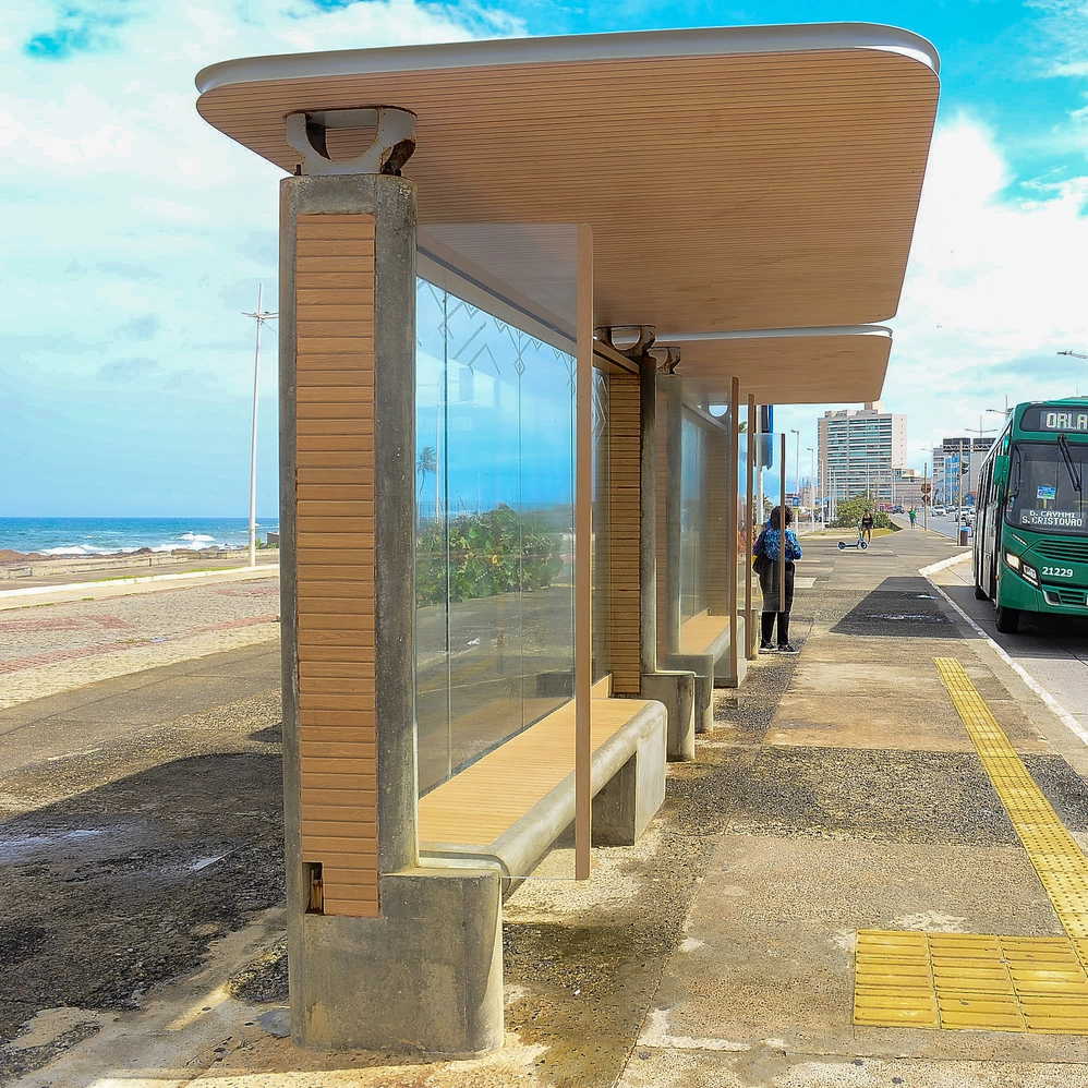 Mutirão: Semob realiza intervenções em abrigos de ônibus
