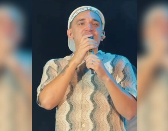João Gomes se emociona ao encontrar professora em show: 'Obrigado por me ensinar a escrever'