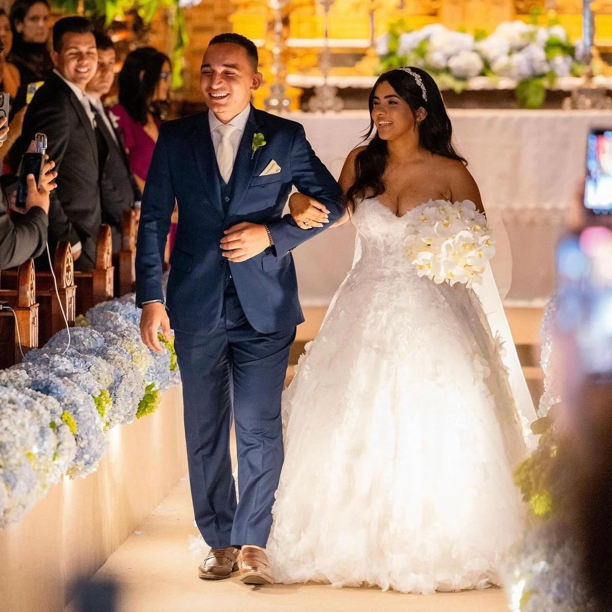 Ary Mirelle e João Gomes se casam no Castelo de Brennand, em Recife