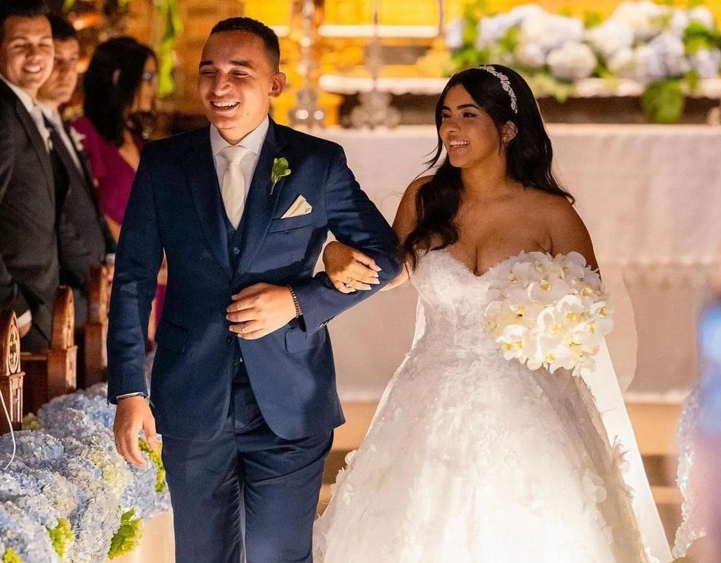 Ary Mirelle e João Gomes se casam no Castelo de Brennand, em Recife