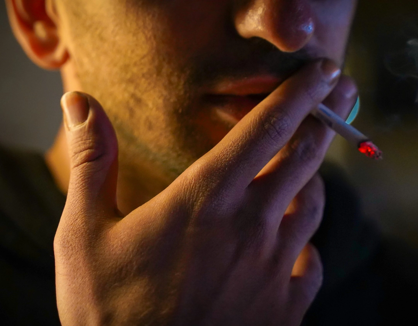 OMS sugere proibir o cigarro entre jovens para reduzir a mortalidade