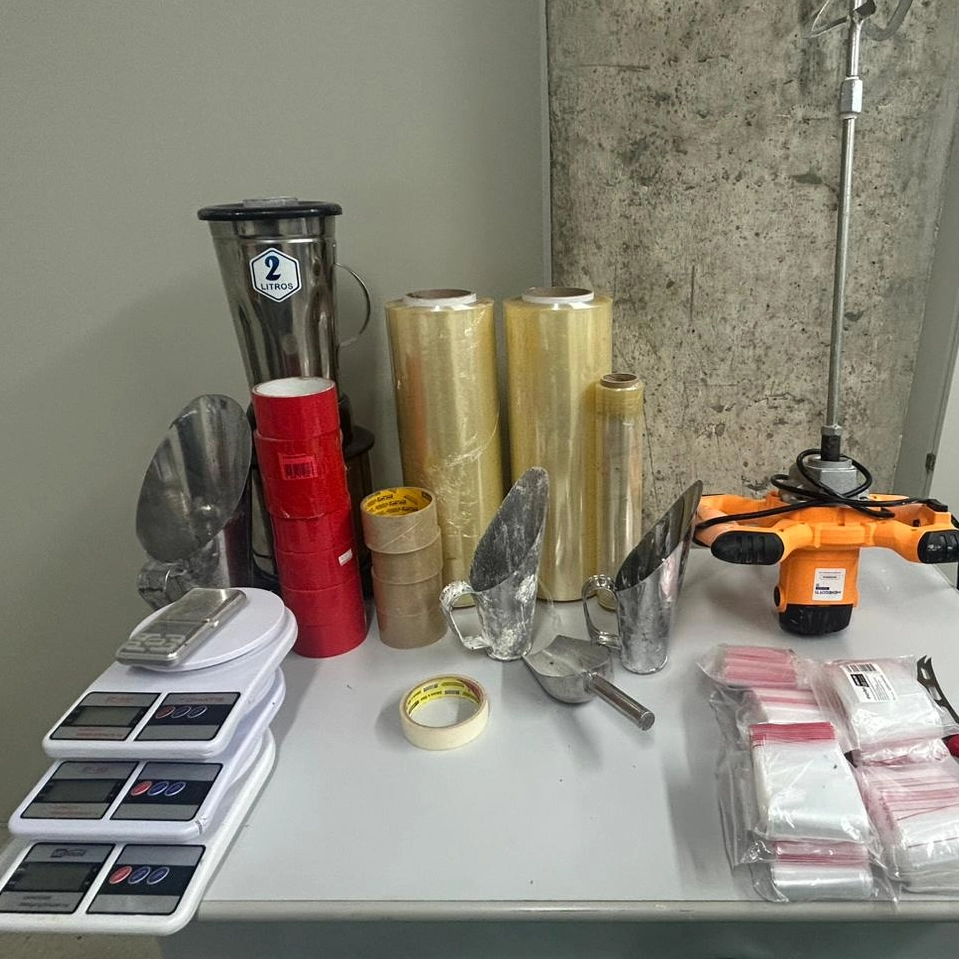 Laboratório de drogas que funcionava em hotel de Salvador é descoberto pela polícia