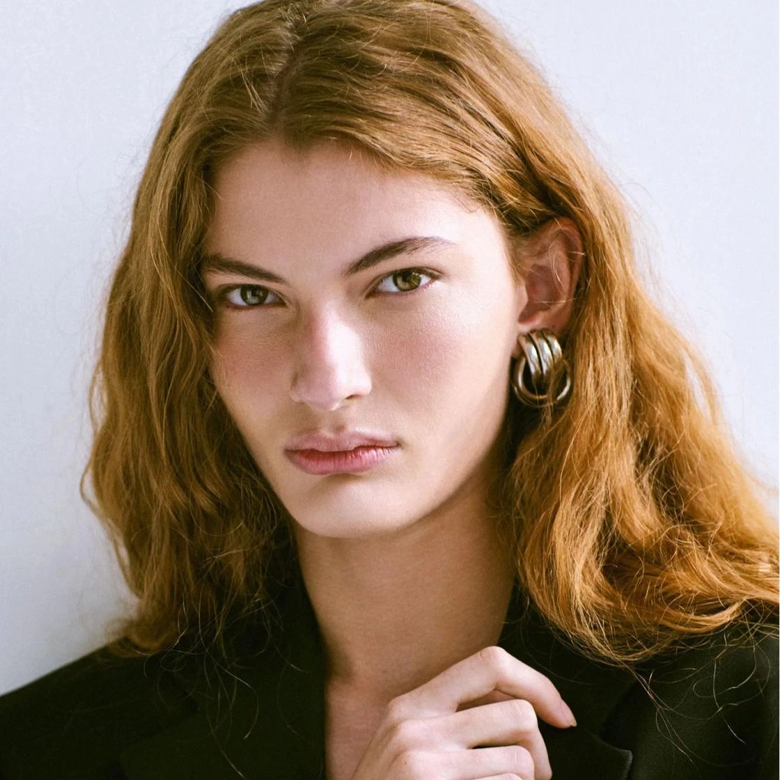 Baiana Larissa Moraes desfila com exclusividade para Louis Vuitton em Paris