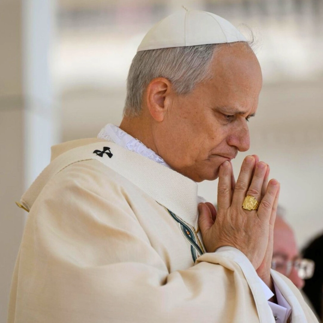 Papa Leão XIV recebe Anel do Pescador e inicia, oficialmente, o pontificado: 'Fui escolhido sem mérito'