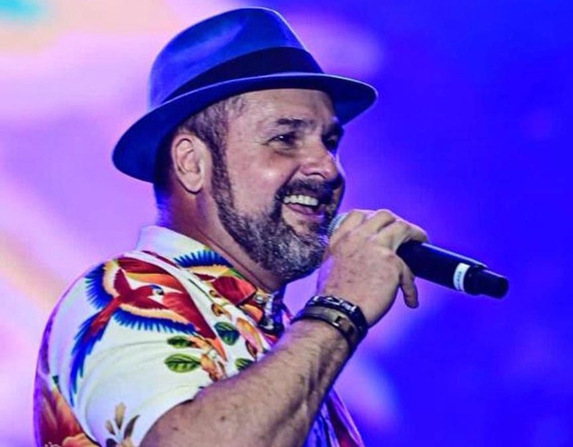 Estakazero lança álbum em homenagem a Mastruz com Leite