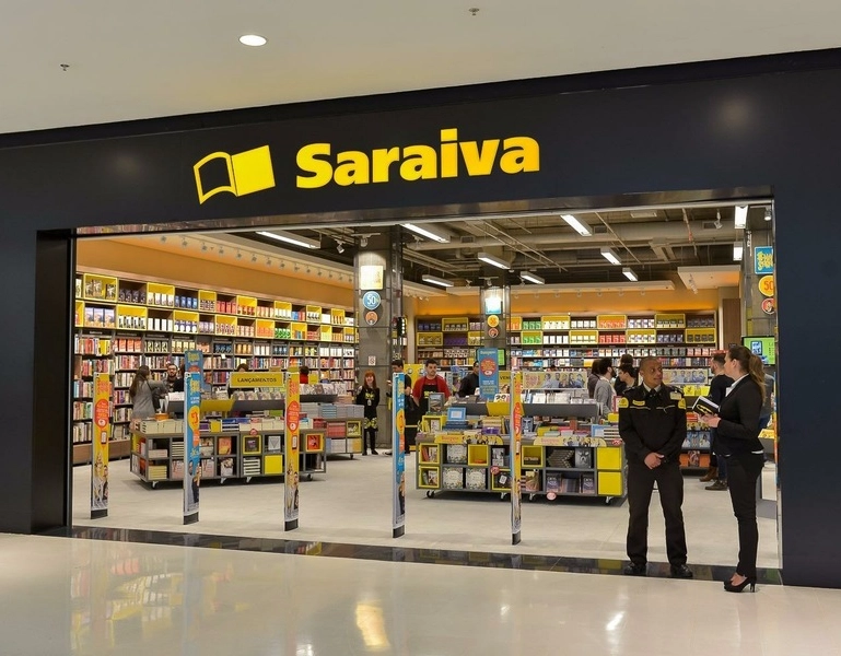 Livraria Saraiva anuncia falência após fechar últimas lojas e promover demissão em massa