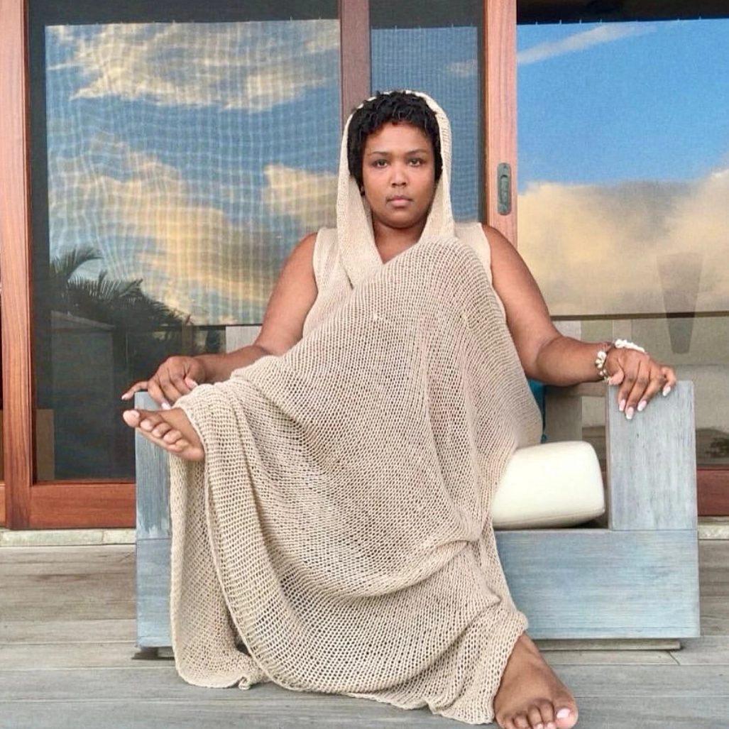 Lizzo elege looks da marca baiana Ateliê Mão de Mãe