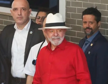 Lula passa por exames e é liberado para voltar a Brasília