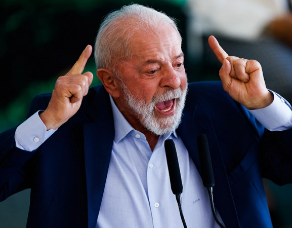 Aprovação de Lula chega ao maior índice do ano, mas segue com saldo negativo, aponta pesquisa