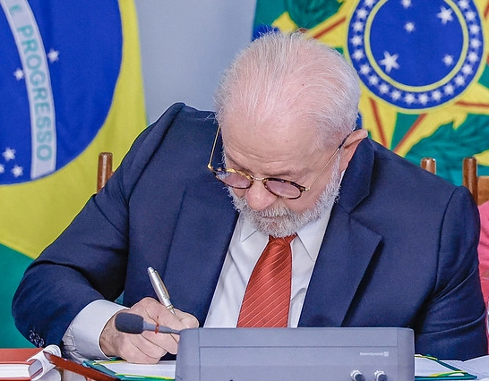 Lula sanciona lei que garante atendimento integral a crianças e adolescentes com dependência química