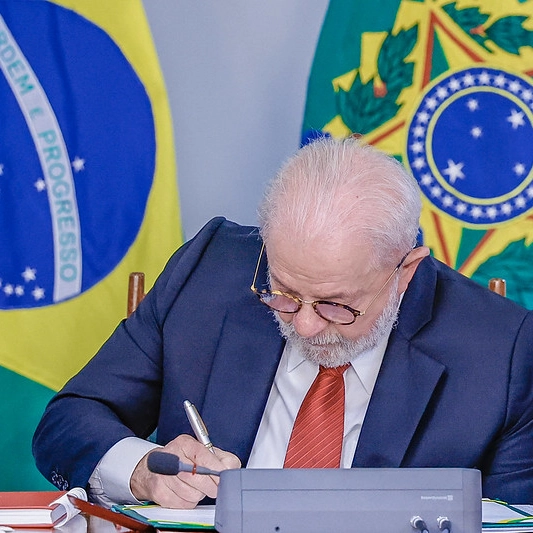 Lula sanciona lei que garante atendimento integral a crianças e adolescentes com dependência química