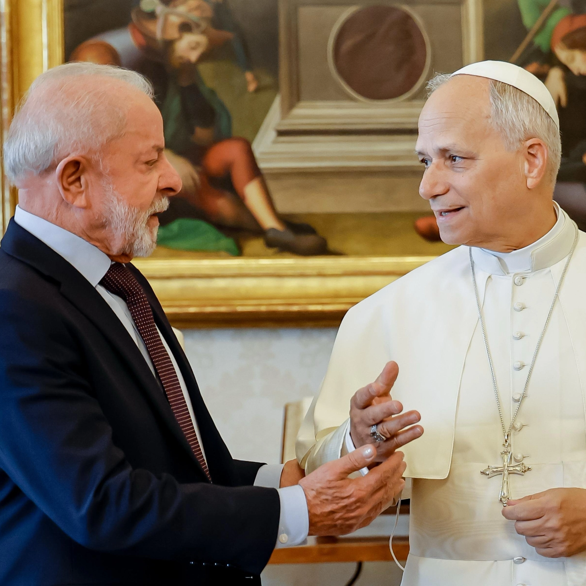 Lula se reúne com o Papa Leão XIV pela primeira vez e o convida para visitar o país