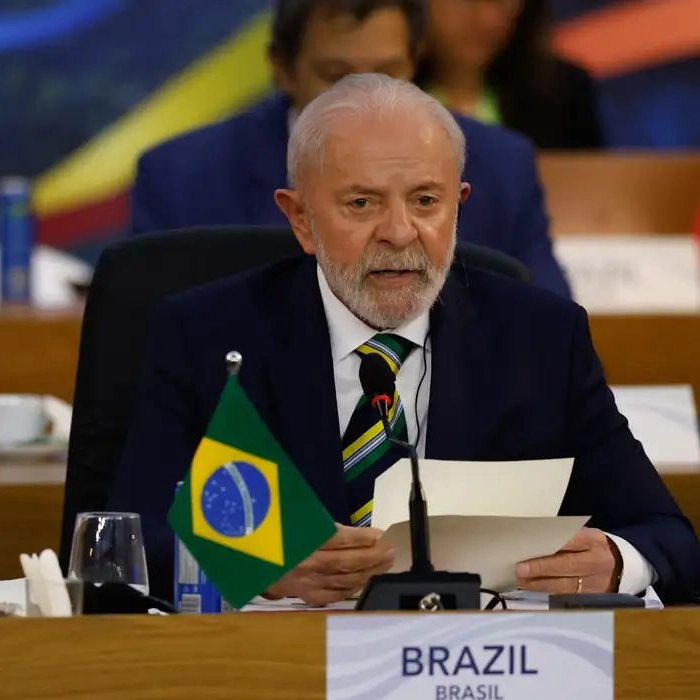 Lula sanciona Lei que proíbe uso de celulares em escolas