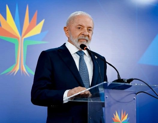 Lula retoma críticas a Trump diz que americano quer 'governar o mundo pelas redes'