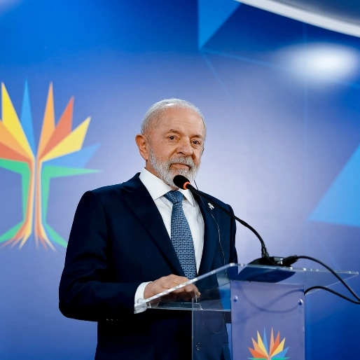 Lula retoma críticas a Trump diz que americano quer 'governar o mundo pelas redes'