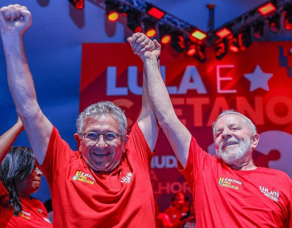 Após acidente doméstico, Lula liga para Caetano e diz que médicos ainda vão 'avaliar o estrago'