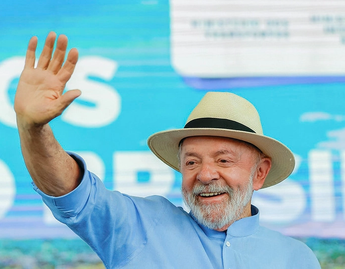 Lula cogita disputar novo mandato em 2026: 'Eles não voltarão'