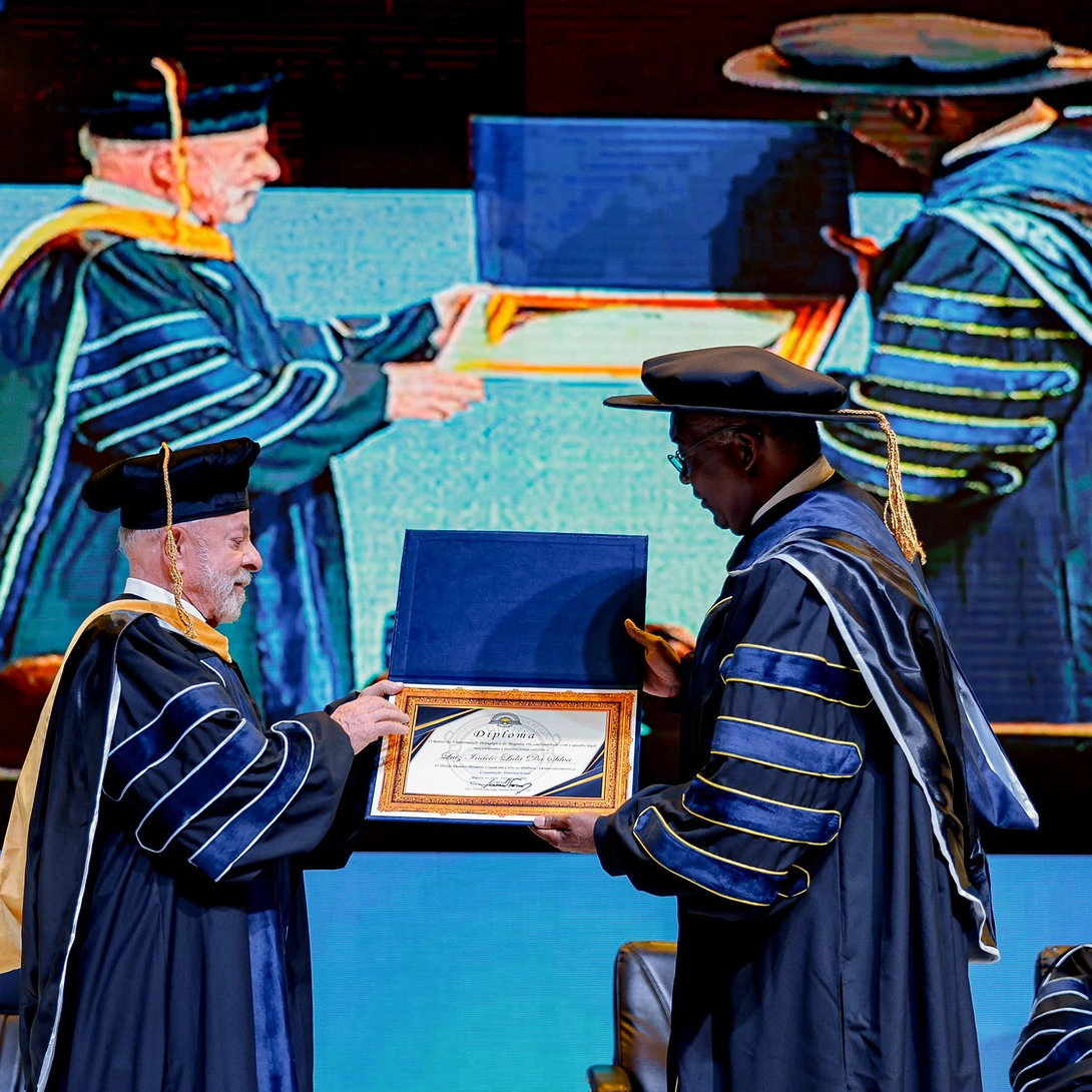 Lula recebe título de doutor honoris causa em Moçambique