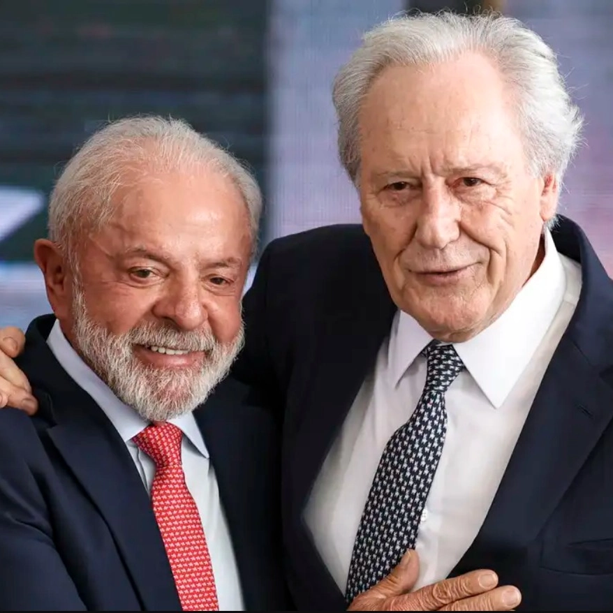 Lewandowski entrega carta de demissão do Ministério da Justiça a Lula