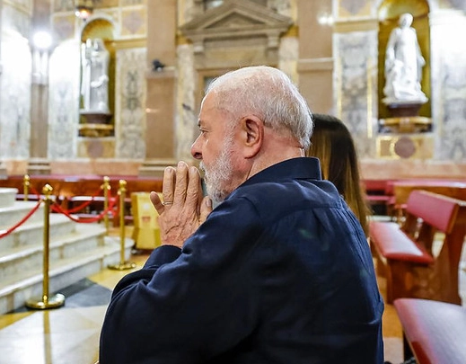 Lula agradece 'proteção divina' após pane em avião da FAB em Belém