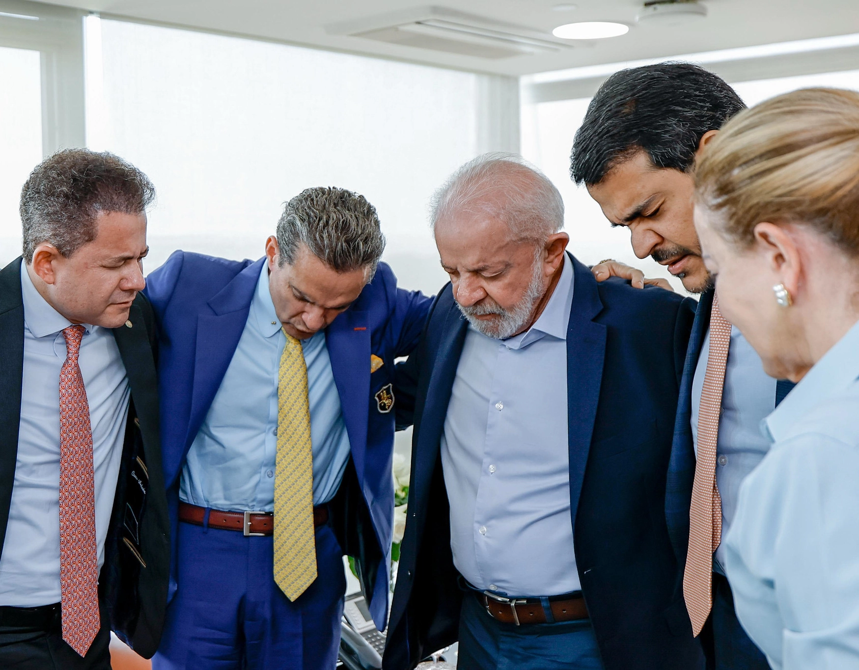 Lula e Jorge Messias se reúnem com lideranças evangélicas no Planalto