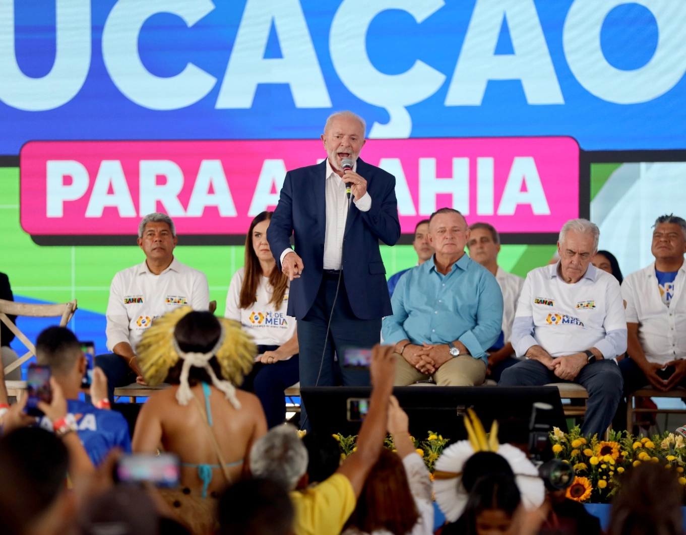 Em evento com 10 mil estudantes em Salvador, Lula anuncia expansão do Programa Pé-de-Meia