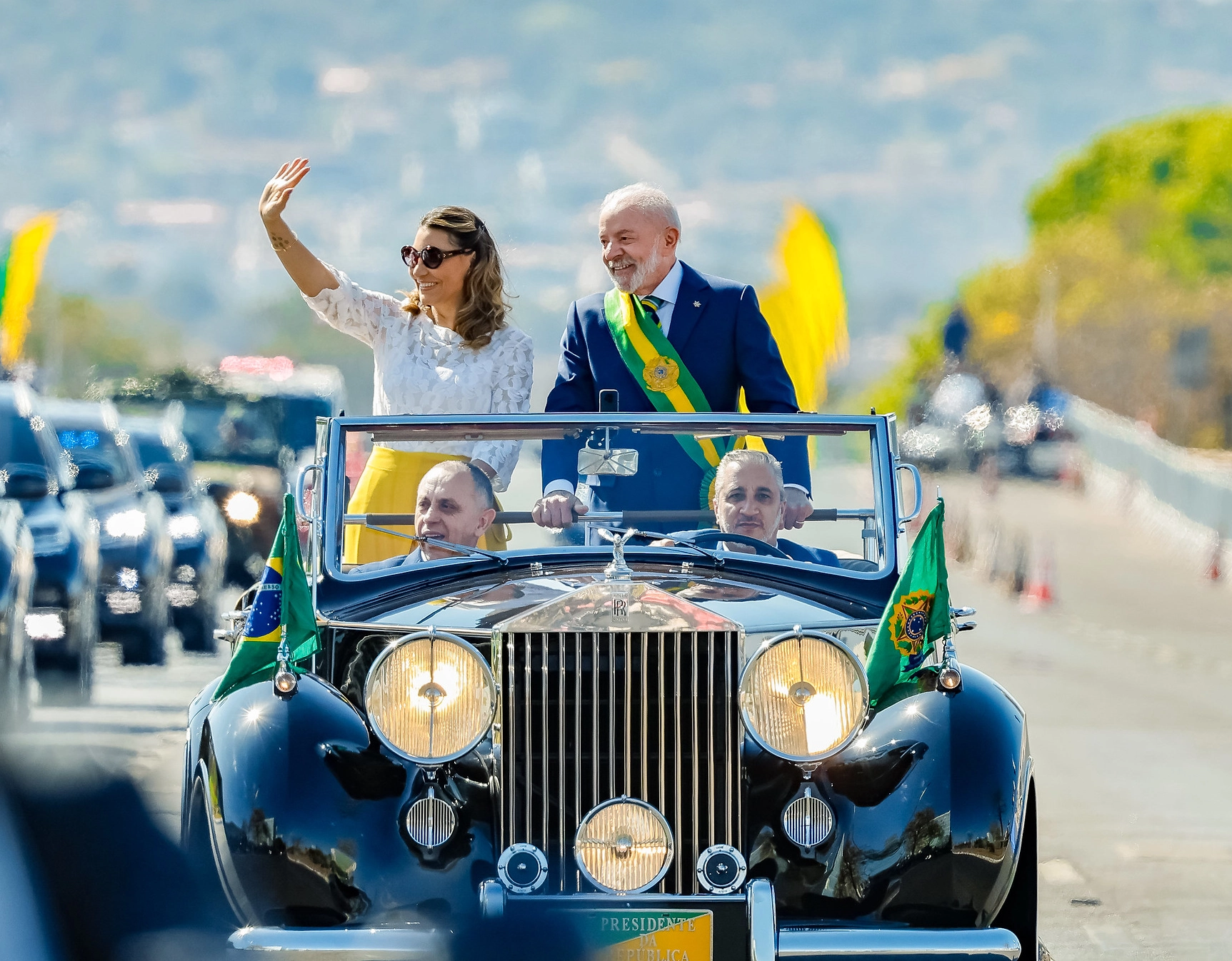 Lula desfila no tradicional Rolls Royce presidencial no 7 de Setembro em Brasília